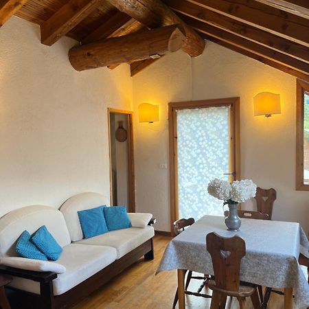 Chalet Blanc "La Mansarda" Courmayeur Bagian luar foto