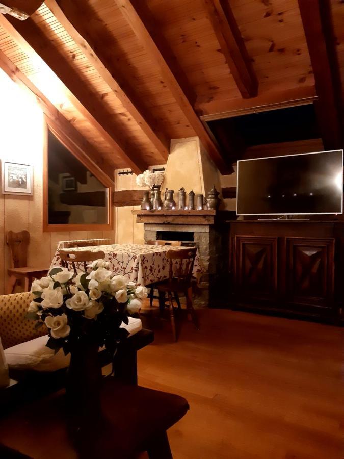 Chalet Blanc "La Mansarda" Courmayeur Bagian luar foto