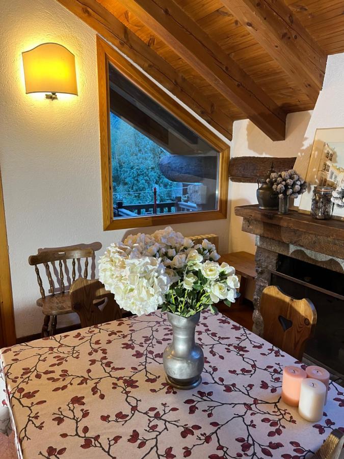 Chalet Blanc "La Mansarda" Courmayeur Bagian luar foto