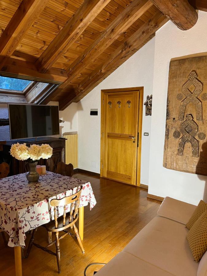 Chalet Blanc "La Mansarda" Courmayeur Bagian luar foto