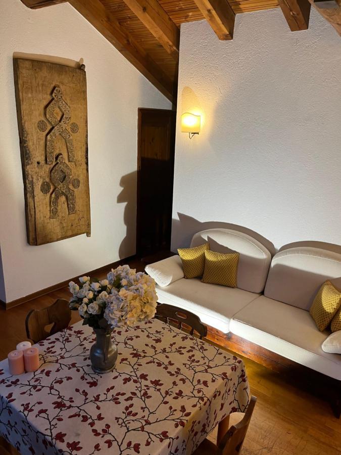 Chalet Blanc "La Mansarda" Courmayeur Bagian luar foto