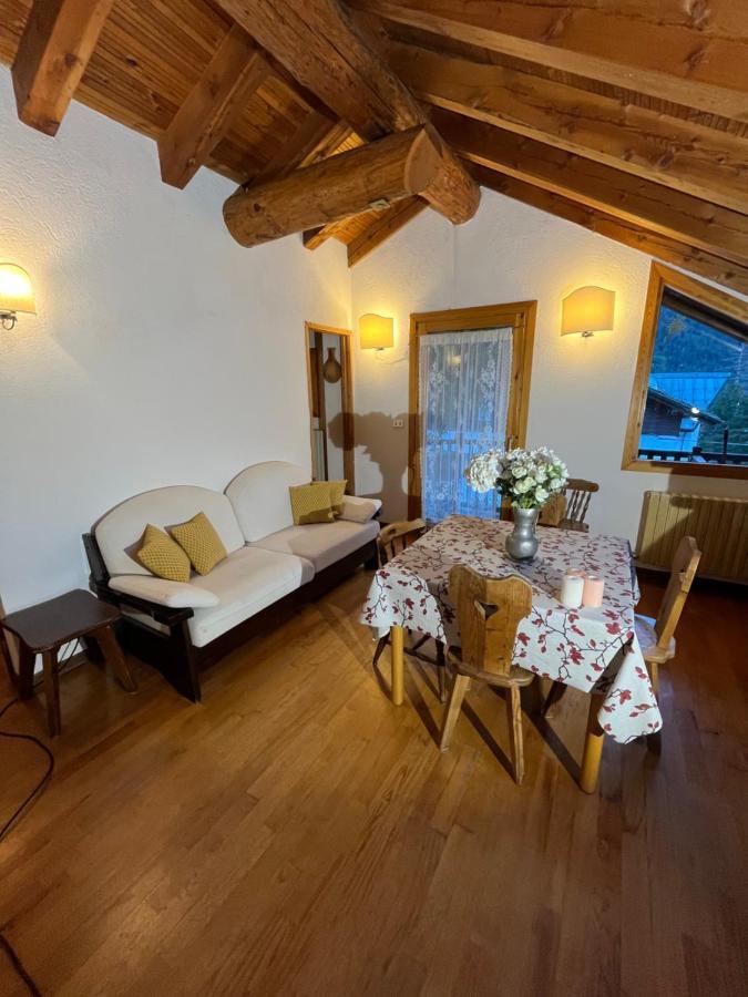 Chalet Blanc "La Mansarda" Courmayeur Bagian luar foto
