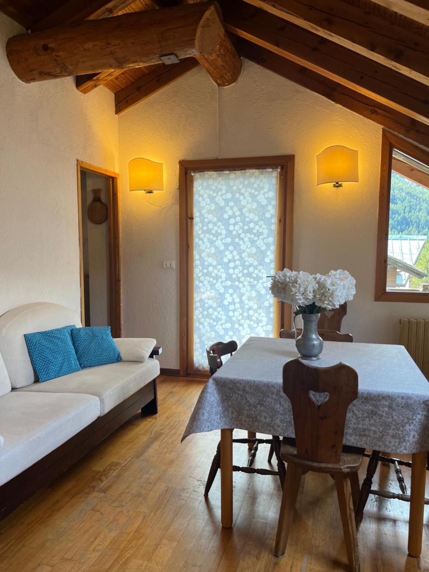 Chalet Blanc "La Mansarda" Courmayeur Bagian luar foto