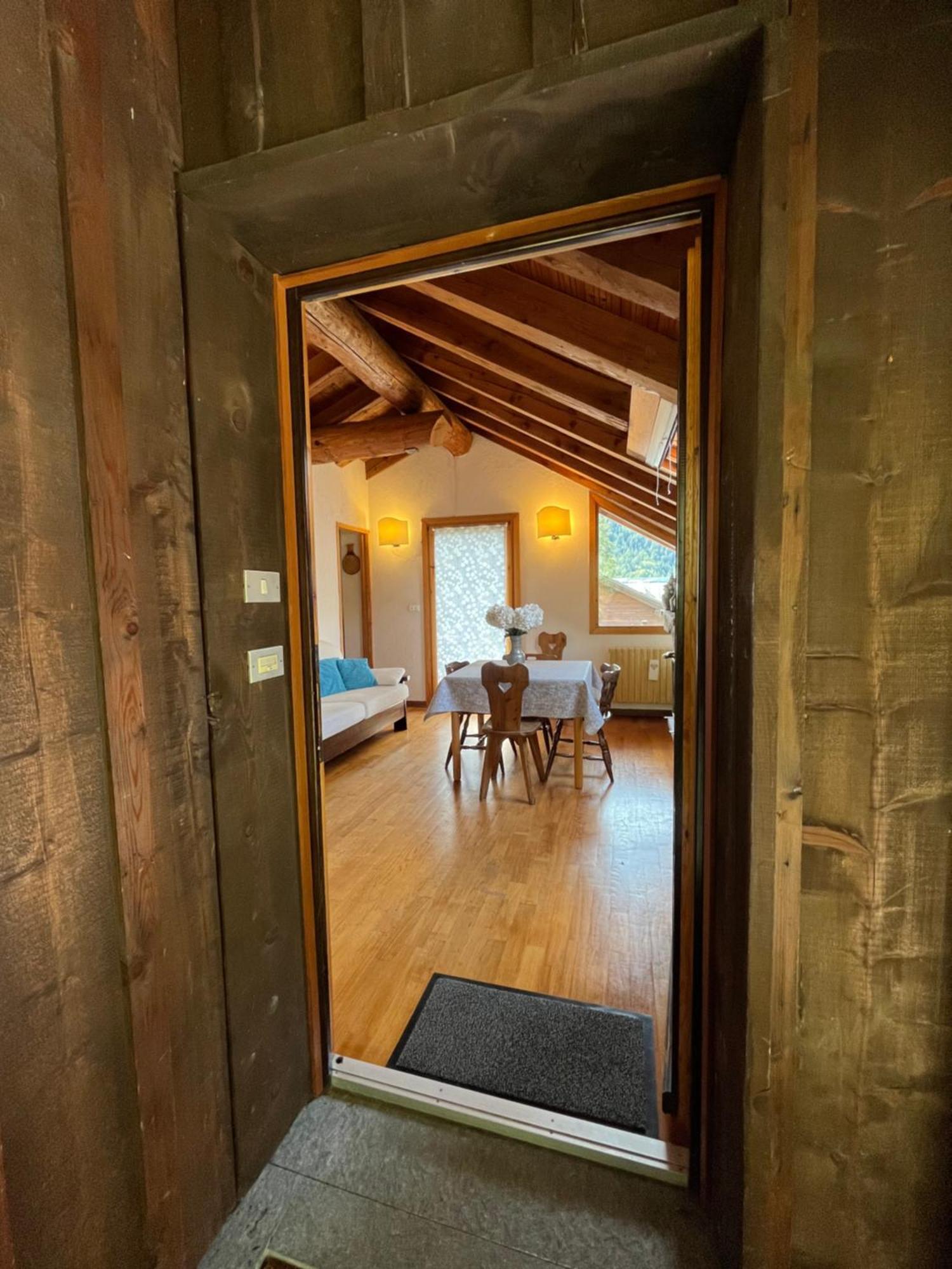 Chalet Blanc "La Mansarda" Courmayeur Bagian luar foto