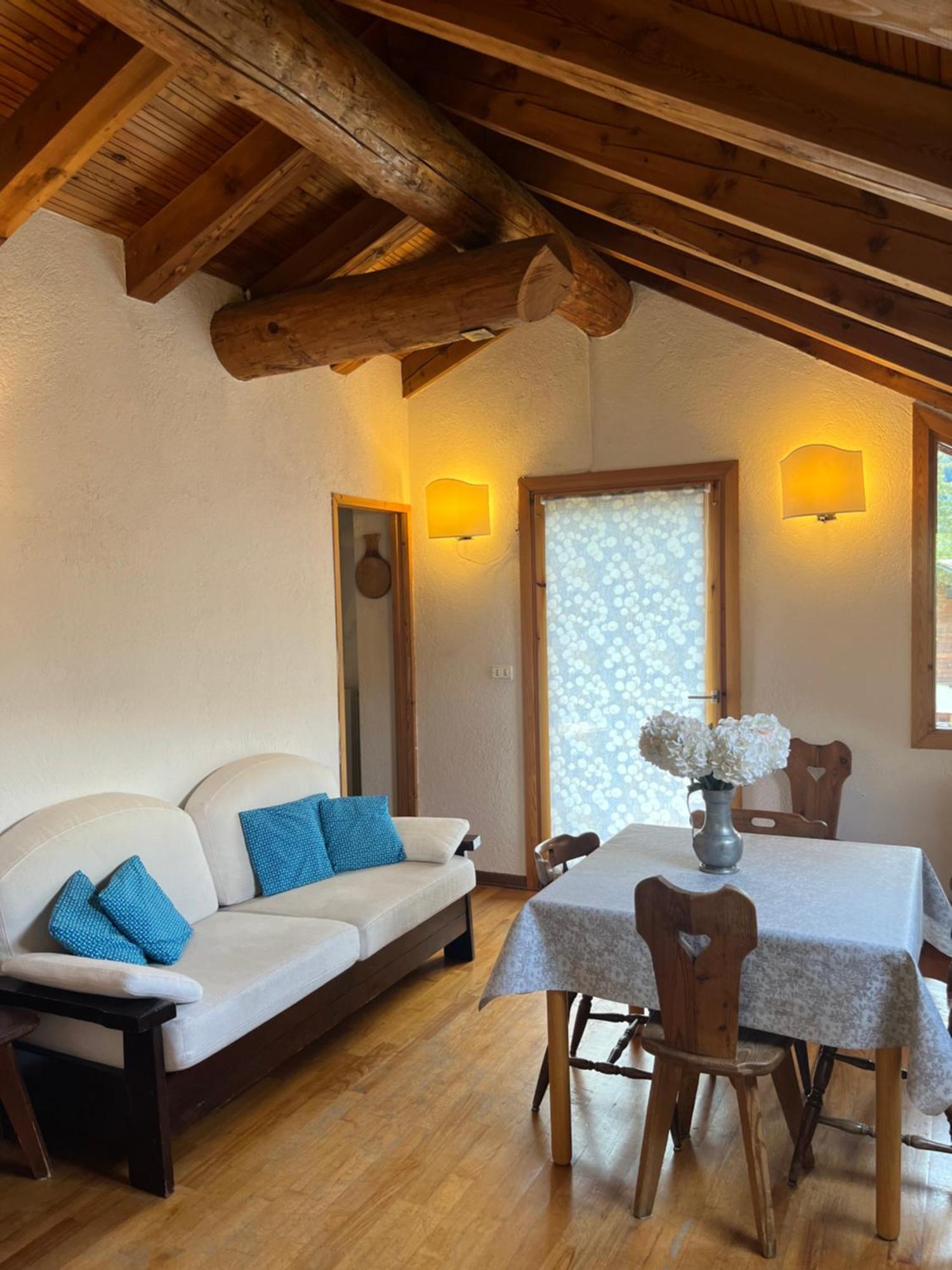 Chalet Blanc "La Mansarda" Courmayeur Bagian luar foto